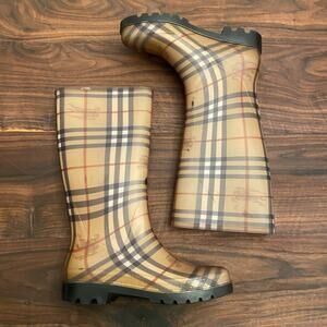 Burberry Haymarket Rubber Rain Winter Lug Sole Boots In Classic Check Size 8